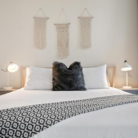 Breathtaking City Views From Dt Apt With Terrace Dubai Buitenkant foto